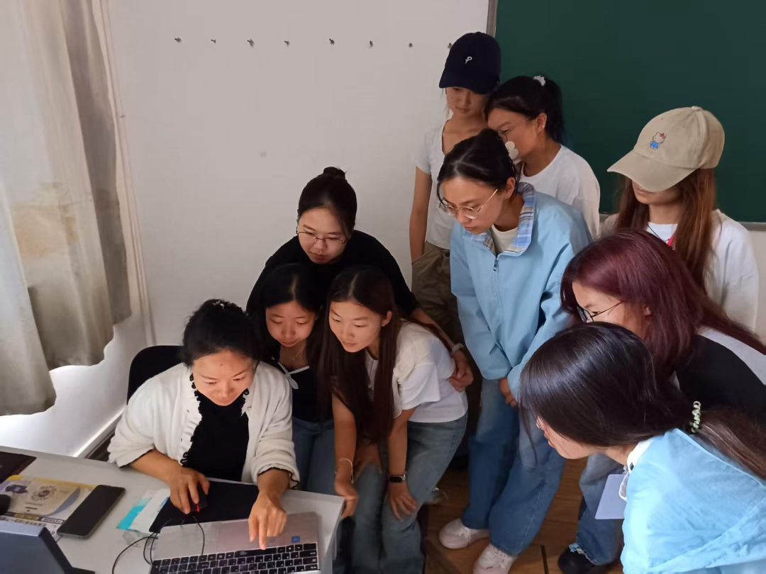 思政课教师深入“一站式”学生社区活动｜解锁数字技能 赋能智慧成长——数字素养技术分享会