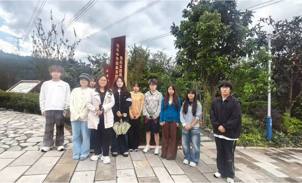 思政课教师深入“一站式”学生社区活动｜ 实景研学：让中华民族共同体意识可感可及
