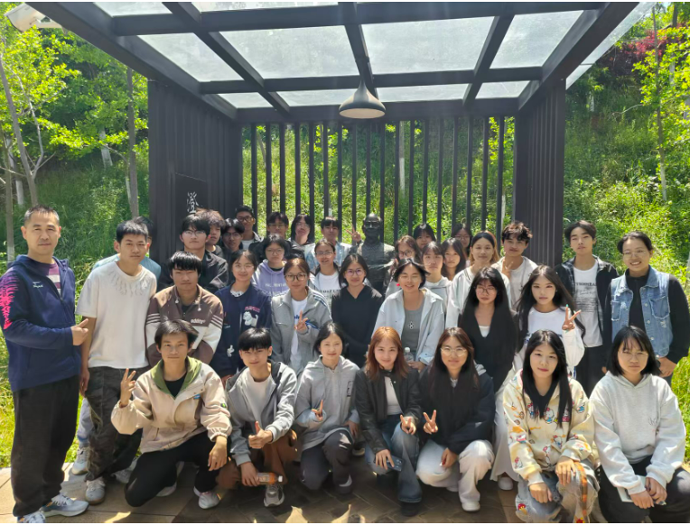 思政课教师深入 “一站式” 学生社区活动｜从澄怀亭出发——探寻校园红色印迹